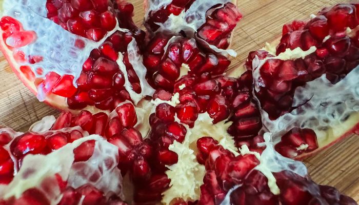 Granatapfel entkernen